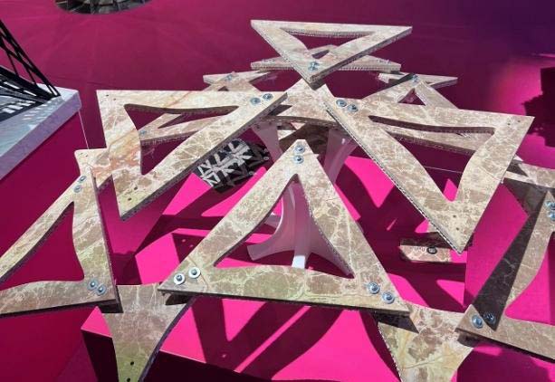  重量から解放する石材の薄板化